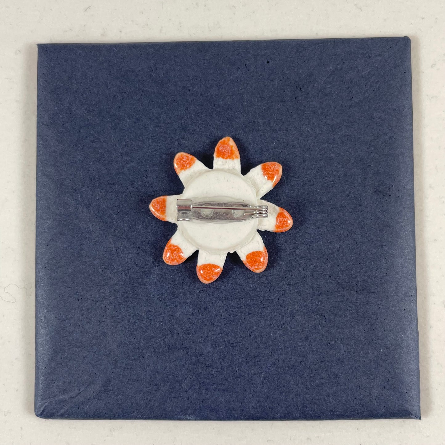 Porcelain brooch 009