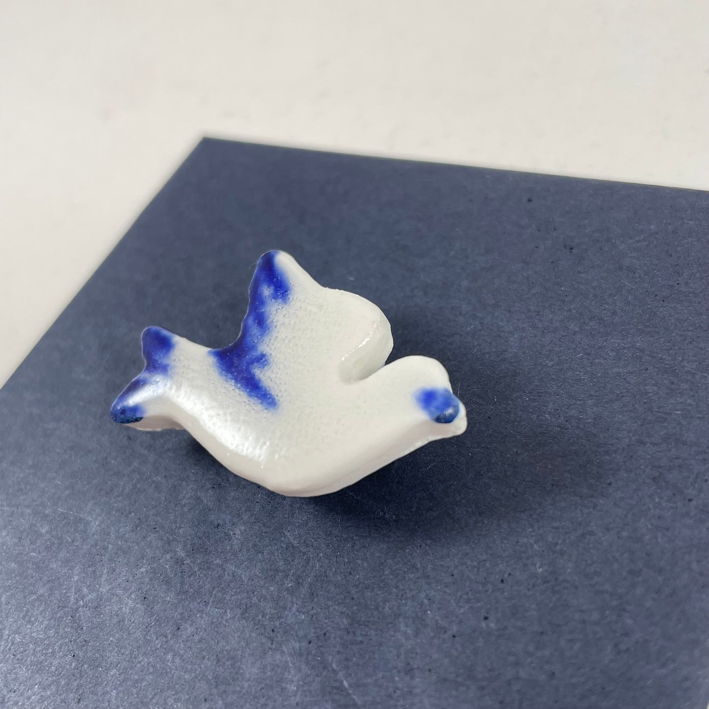 Porcelain brooch 011