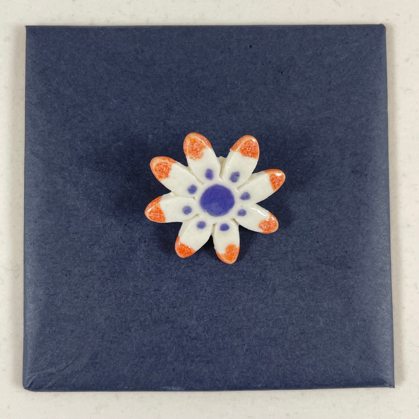 Porcelain brooch 009