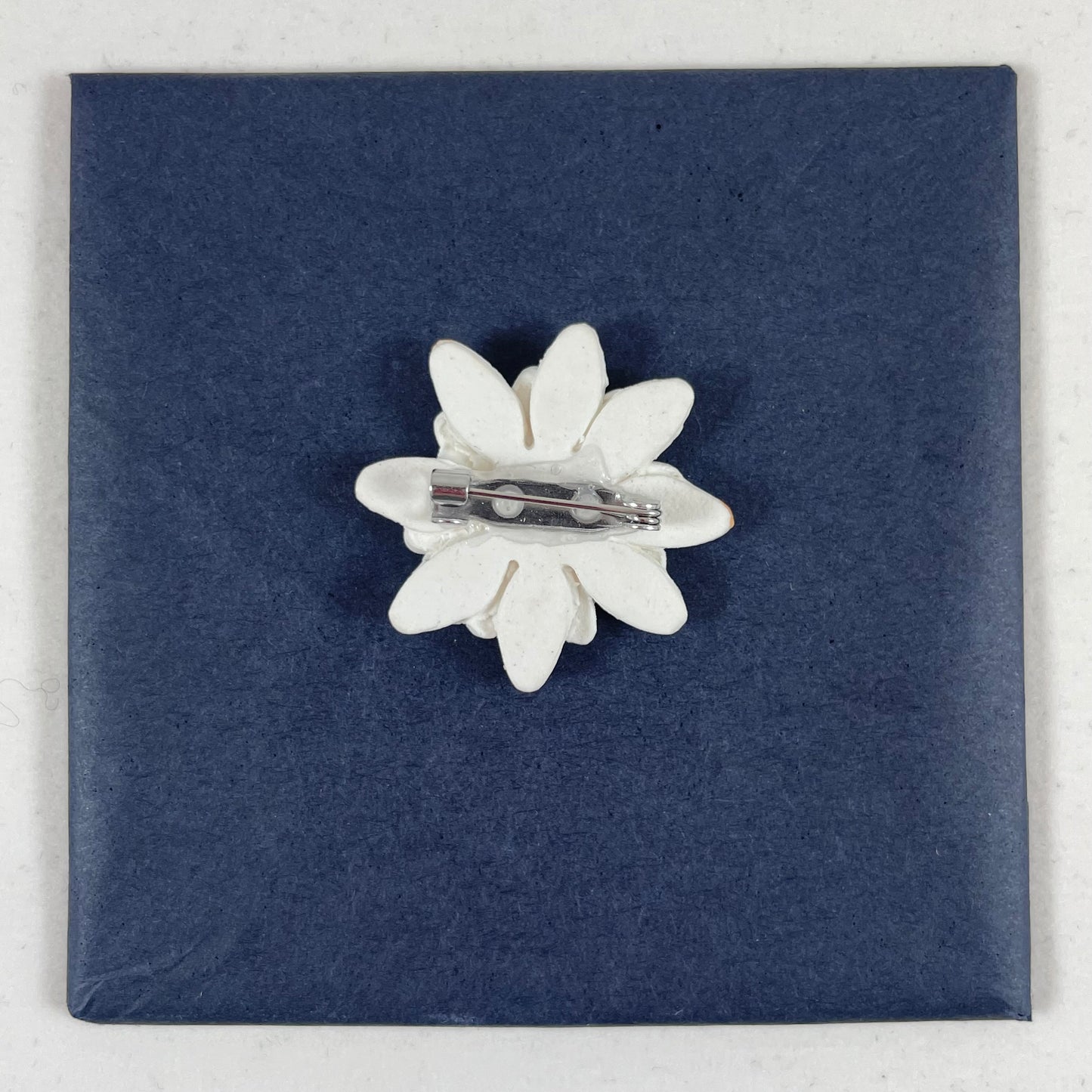 Porcelain brooch 007