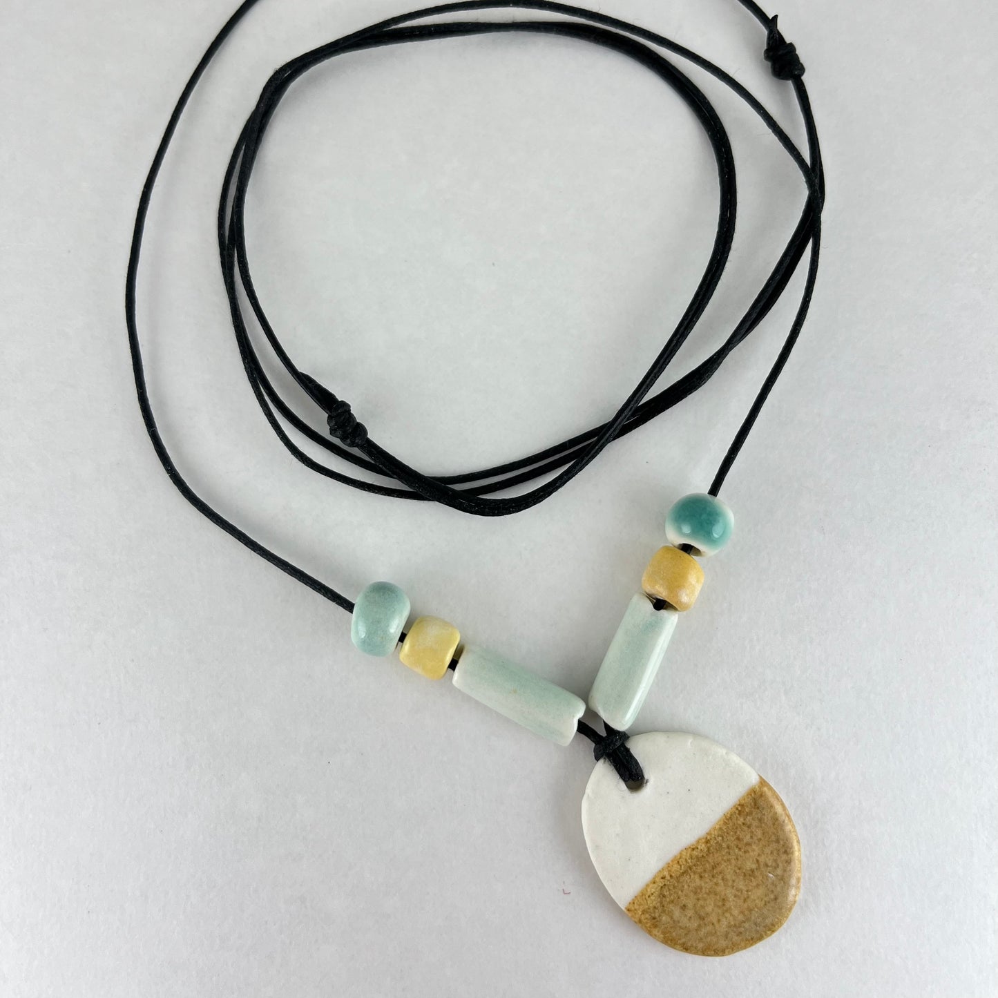Porcelain necklace 027