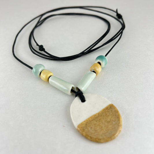 Porcelain necklace 027