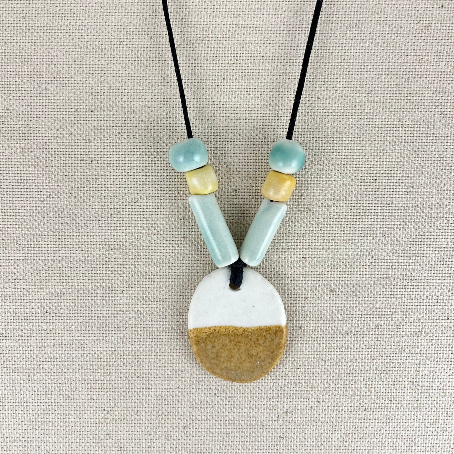 Porcelain necklace 027
