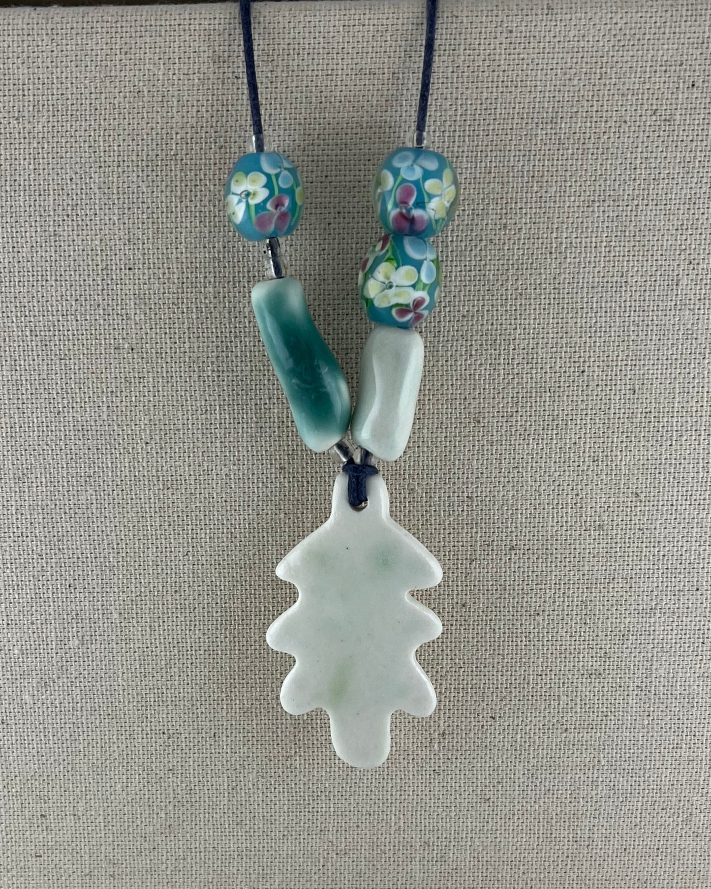 Porcelain necklace 039