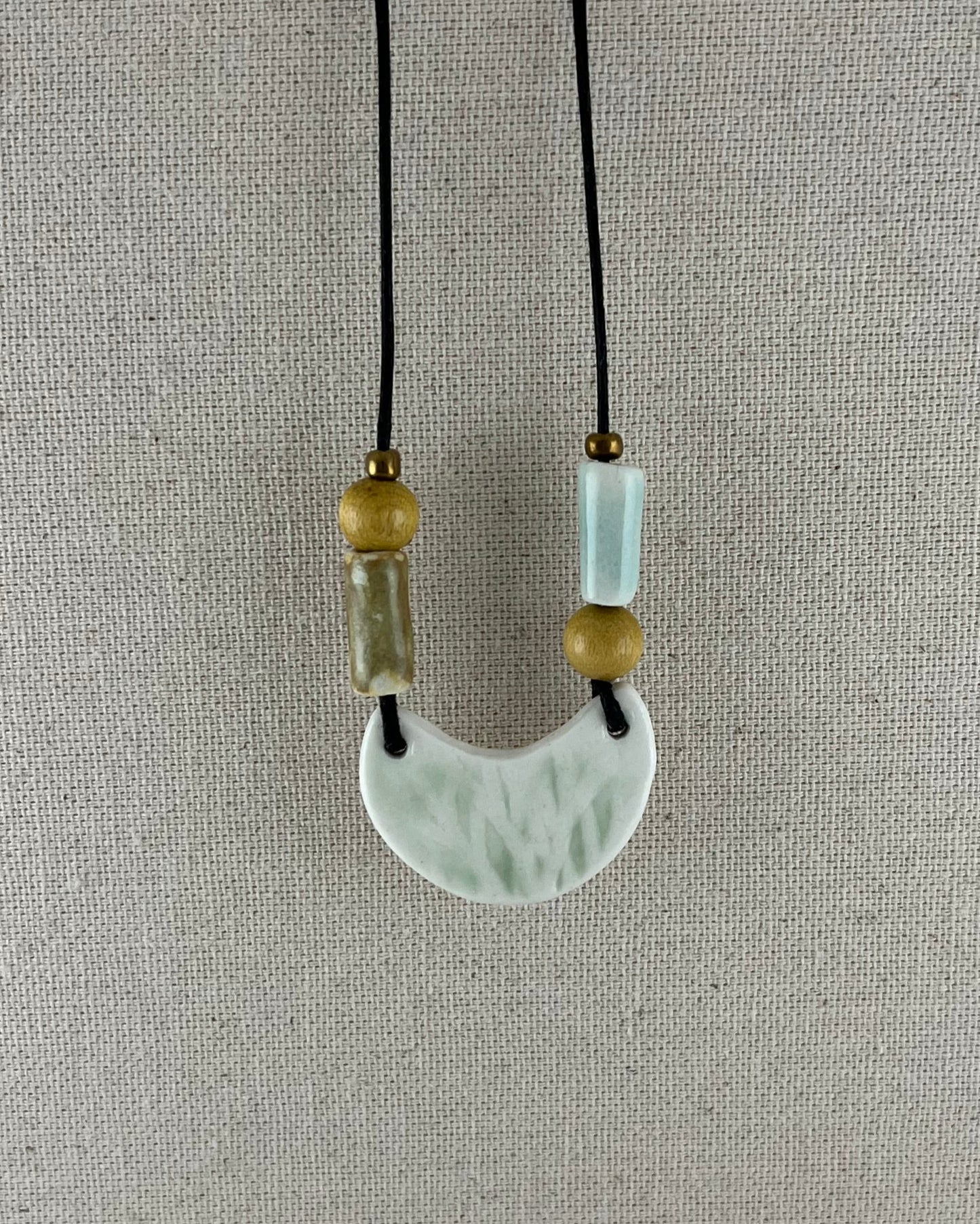 Porcelain necklace 040