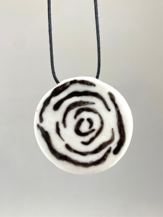 Porcelain necklace 013