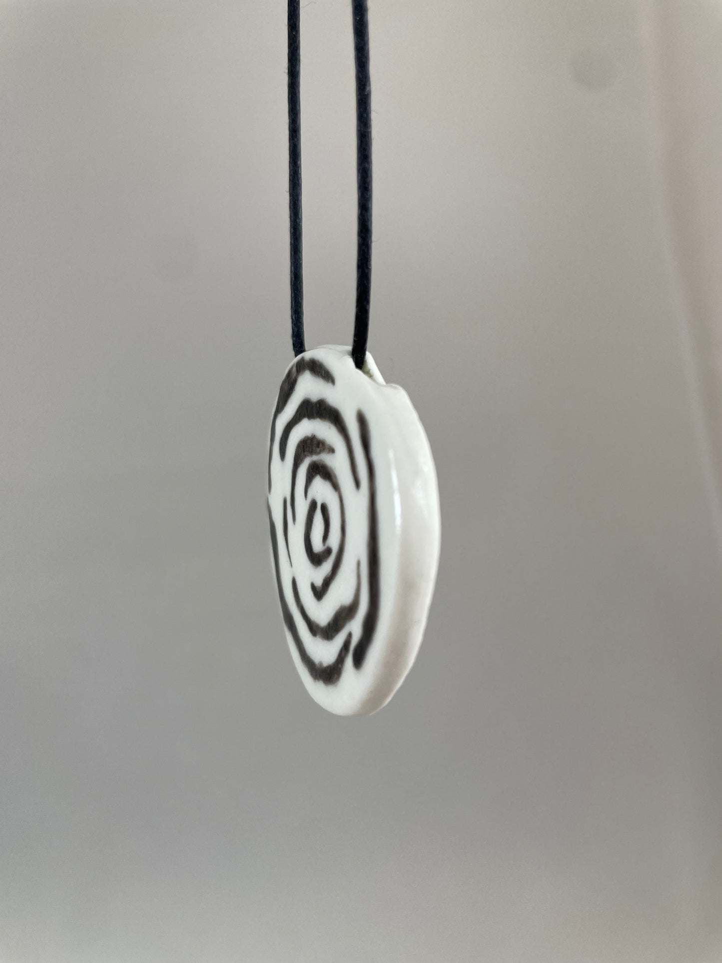 Porcelain necklace 013