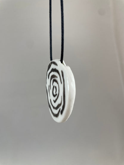 Porcelain necklace 013