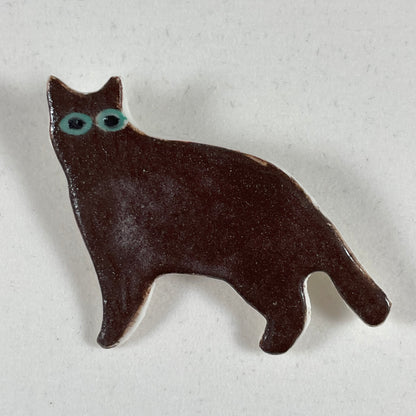 Porcelain brooch 004 - brown cat