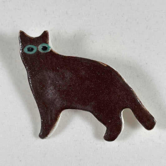Porcelain brooch 004 - brown cat