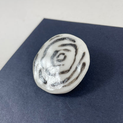 Porcelain brooch 010