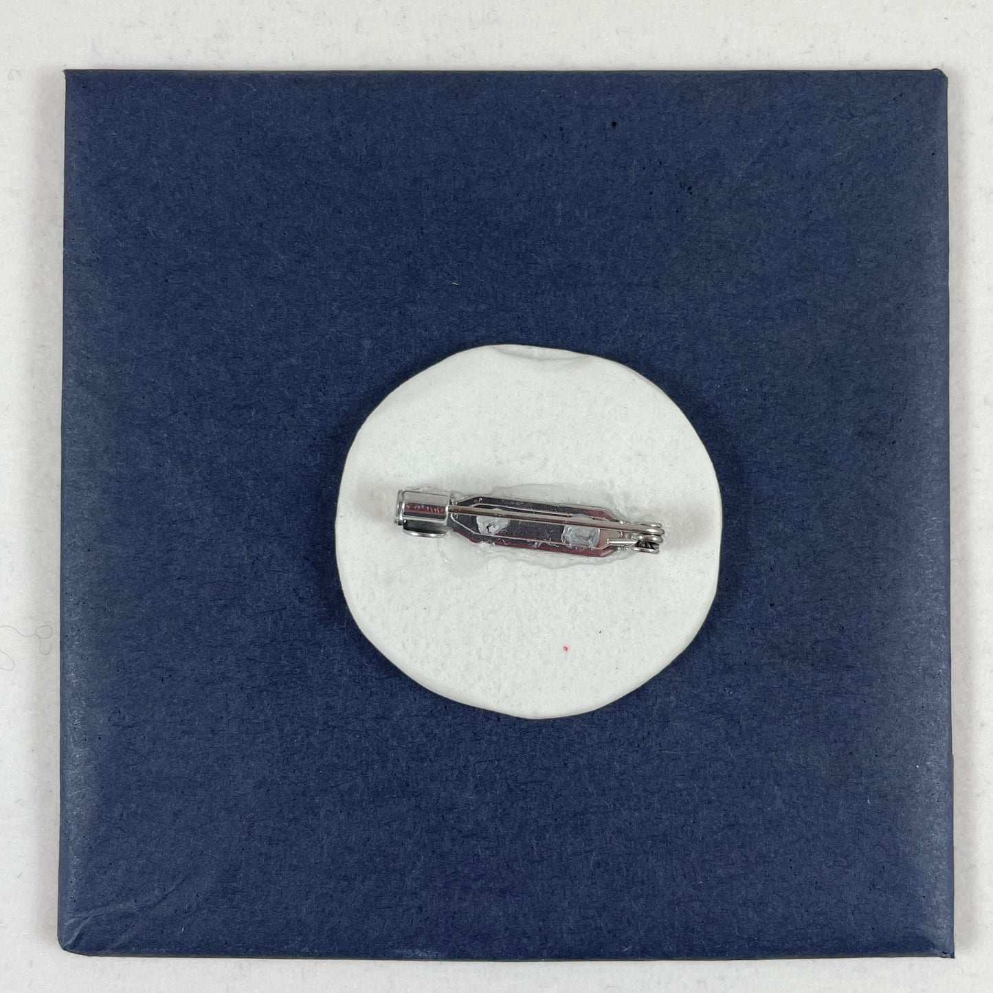 Porcelain brooch 010