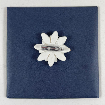 Porcelain brooch 007