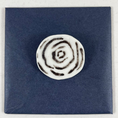 Porcelain brooch 010