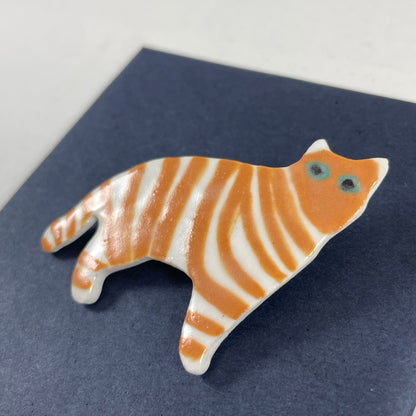 Porcelain brooch 006 - orange cat