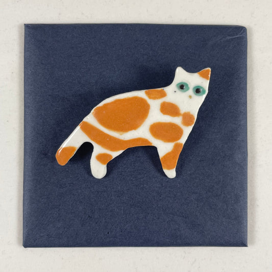 Porcelain brooch 005 - orange cat