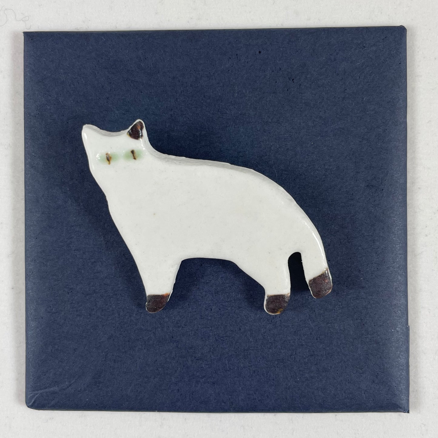 Porcelain brooch 003 - white cat