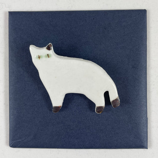 Porcelain brooch 003 - white cat