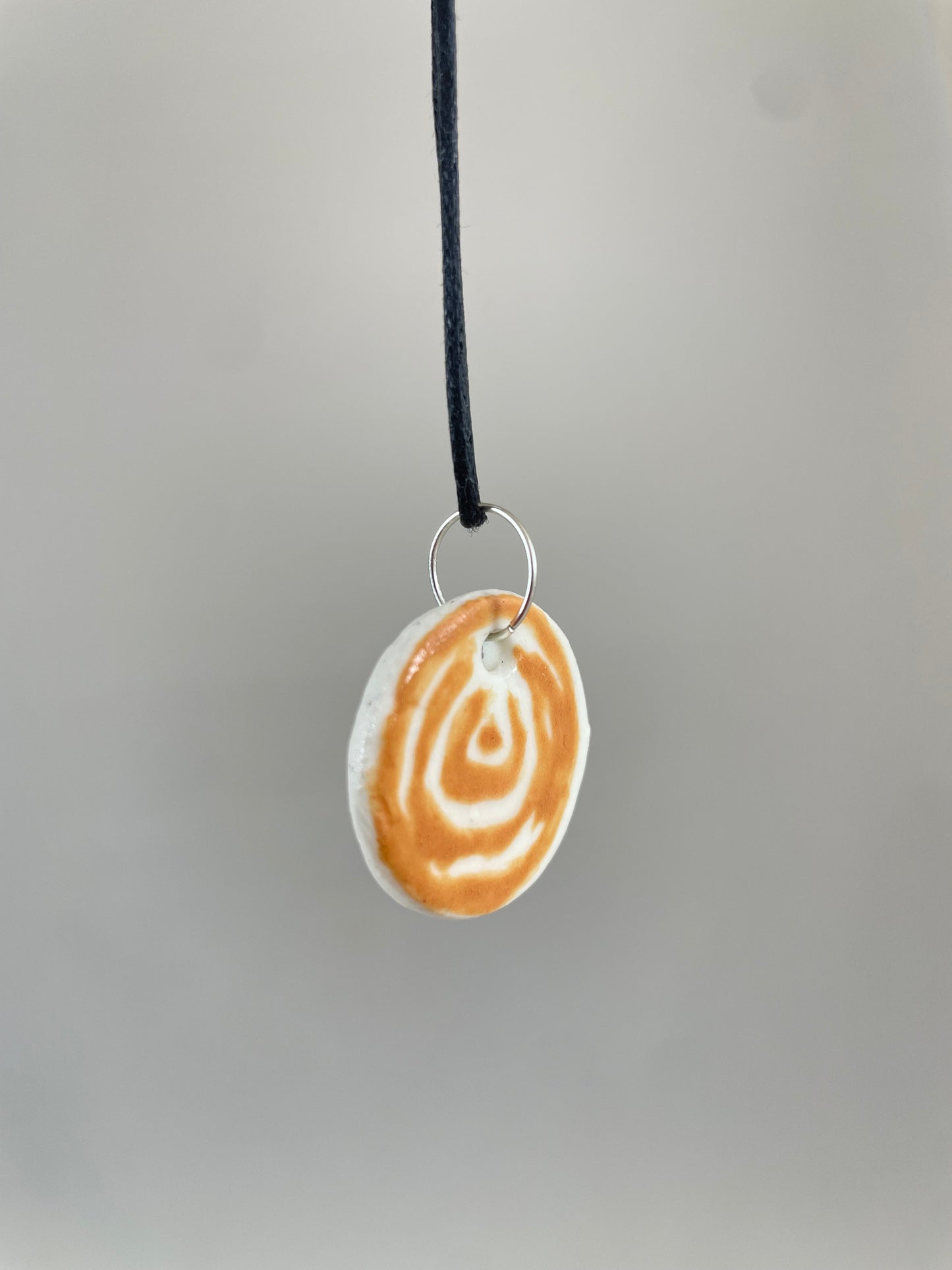Porcelain necklace 011