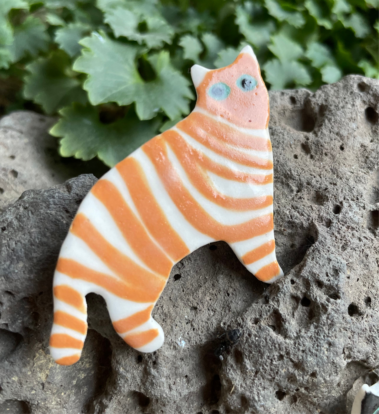Porcelain brooch 006 - orange cat