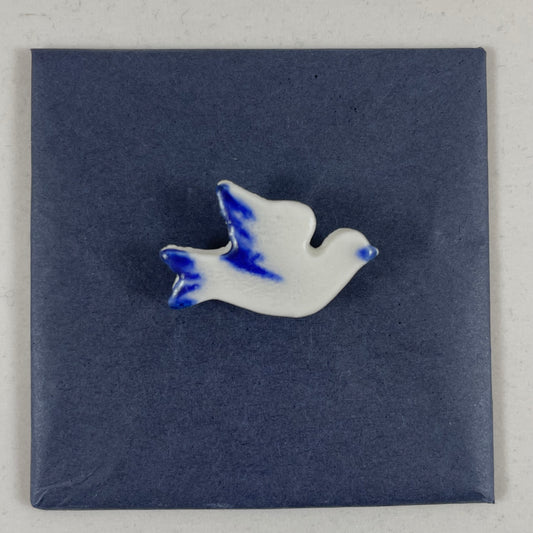 Porcelain brooch 011