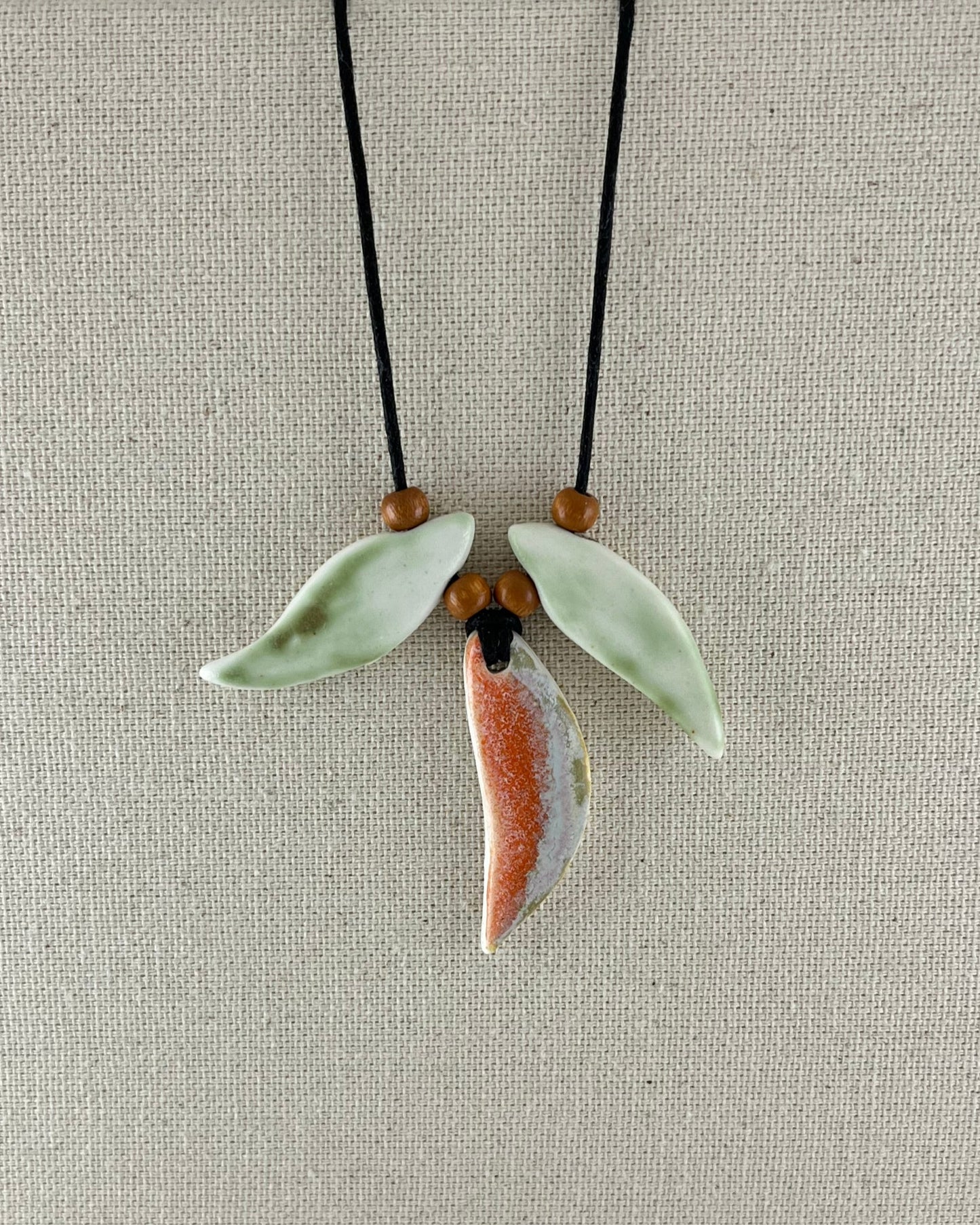 Porcelain necklace 044